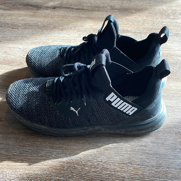 Pumas : need insoles. Sold as is - Picture 2 of 5